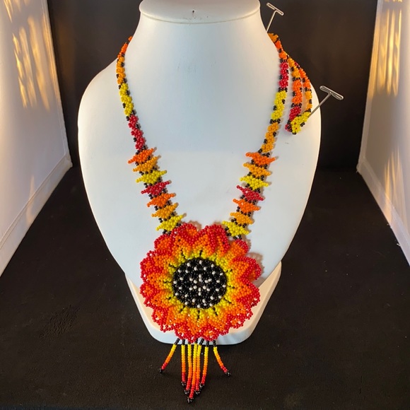 Handmade beaded sunflower necklace - Picture 1 of 5